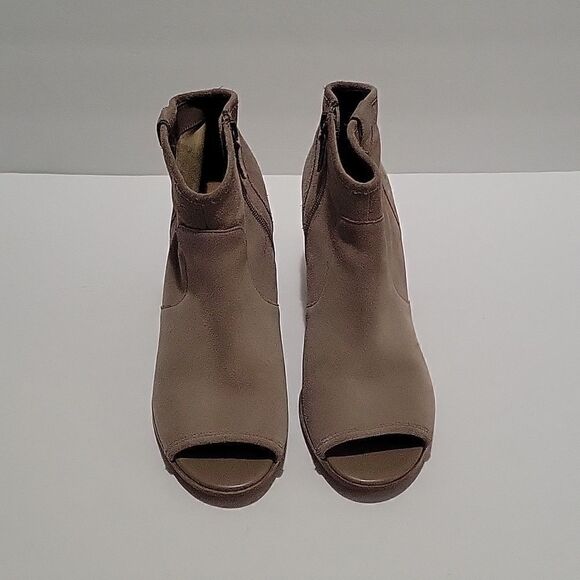 Crown Vintage Frankie Suede Peep Toe Stacked Heel Boots - Picture 2 of 8